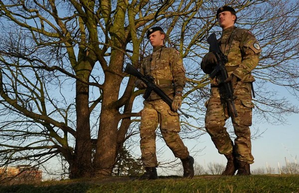 Avrupa'dan Grönland çıkarması! Gönderilen asker sayısı alay konusu oldu
